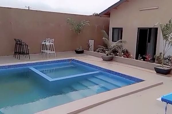 À vendre 3 villas + piscine bâties sur 741 M2 à ...