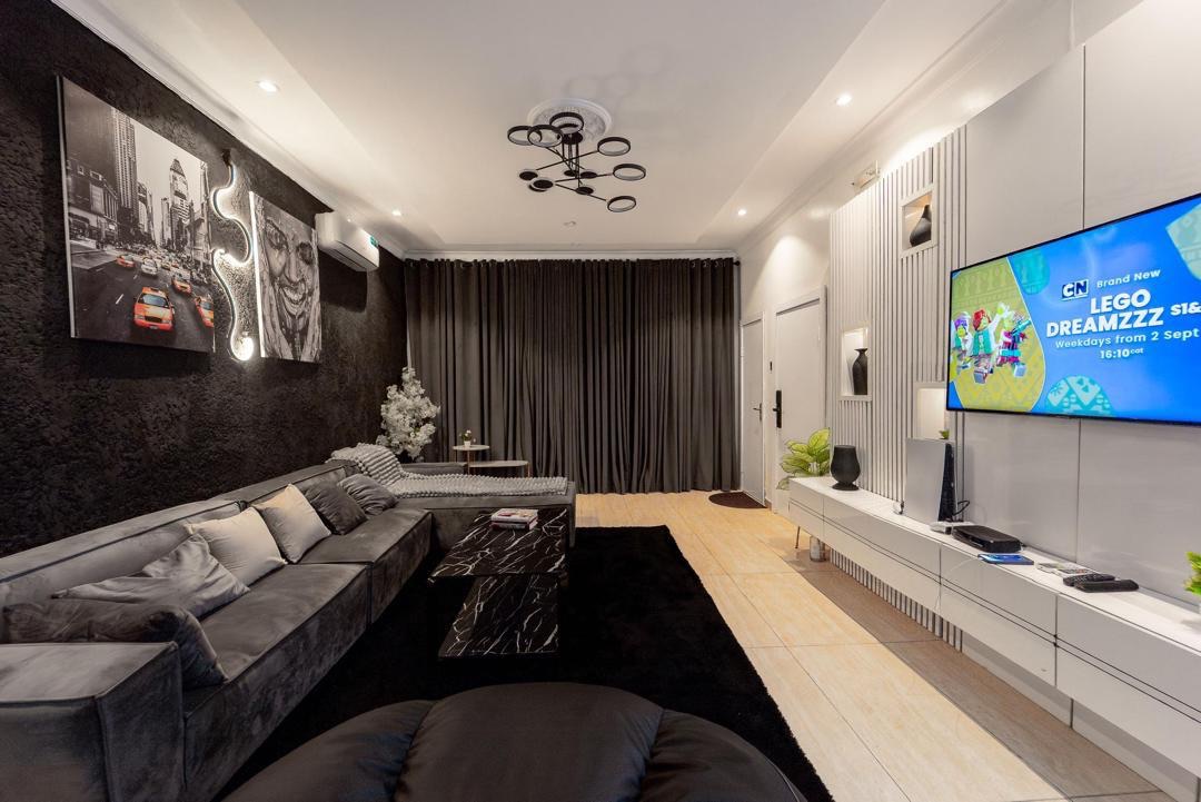 Black's Diamond: 2 Bedroom Apartment with a private cinema