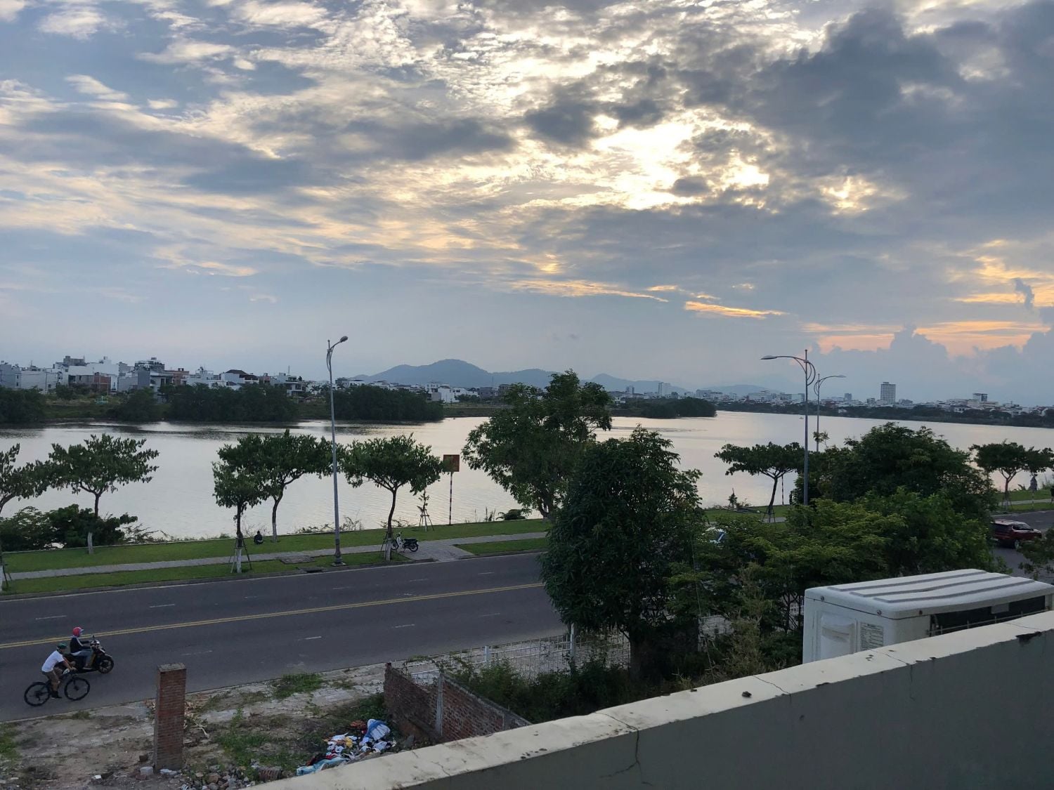 3-storey house for rent with garden on Anh Tho street, poetic Han River view