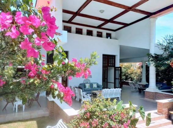 Casa di lusso in vendita con campi sportivi e più di 7 stanze in ...