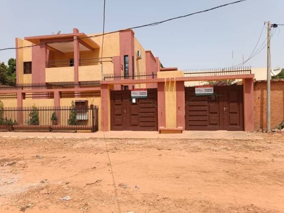 Magnifique Maison Meublée 4 Chambres, Groupe ...