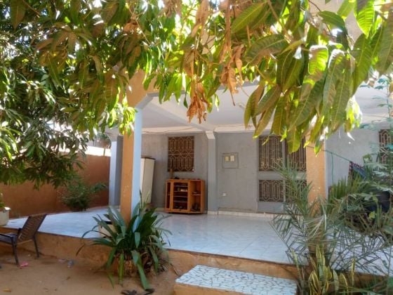 Belle Villa de 3 Chambres avec 2 Dépendances