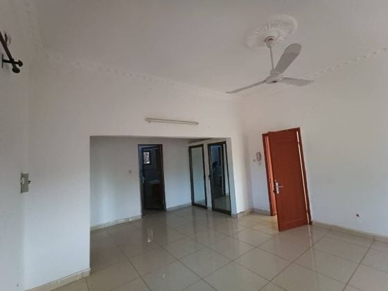 Étage Spacieux de 6 Chambres, près du Consulat du Burkina ...