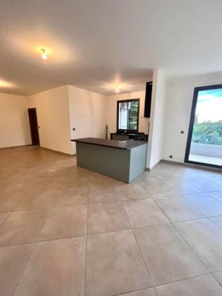 For Rent: Large, High-Standing 3-room Apartment in Ivandry  