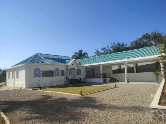MAGNIFICENT VILLA- FOR RENT BETSIZARAINA - ANTANANARIVO  