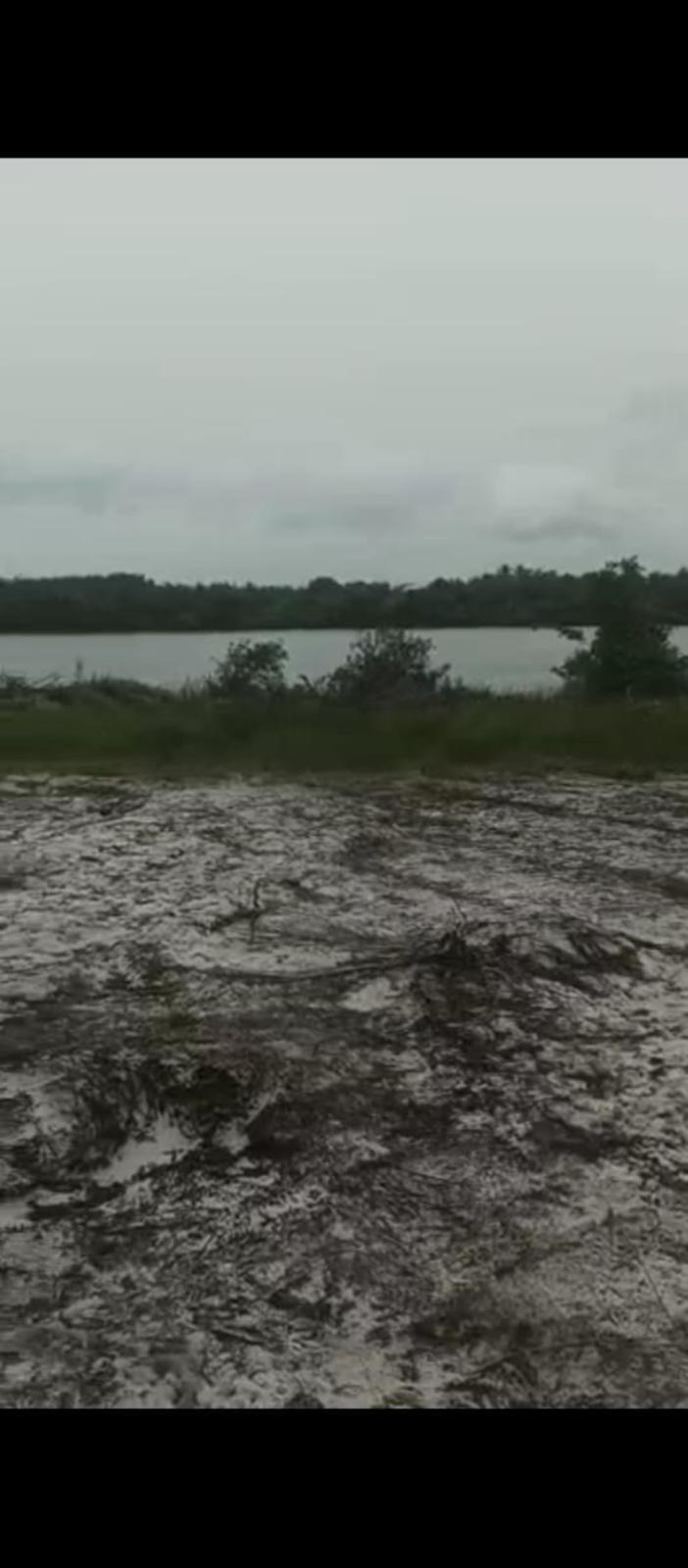 Terrain a vendre a jacqueville en bordure de lagune baie des milliadaires 