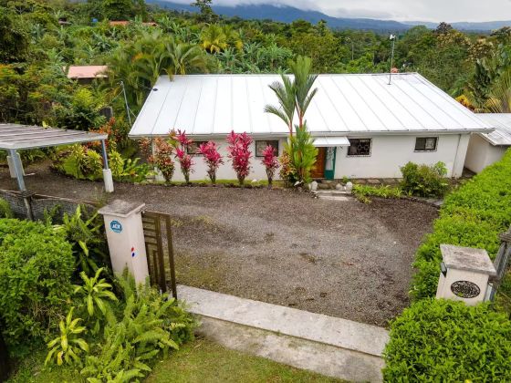 Volcano Views Oasis: Your Private Paradise in La Fortuna