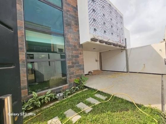 À vendre villa duplex 6 pièces angré cocody Abidjan 
