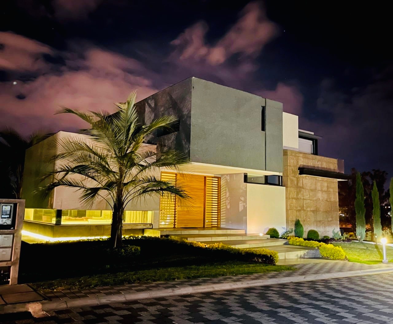 Venta de Propiedad de Lujo en Urbanización Exclusiva - Tumbaco Ecuador