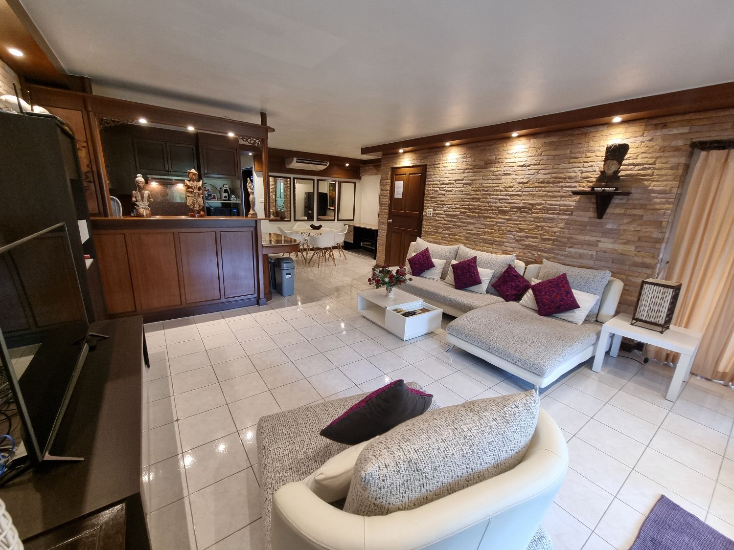 2 bedroom beachfront condo in Kalim residences Patong