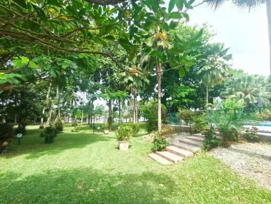  Vridi Avec accès direct à la lagune vente une villa base ...