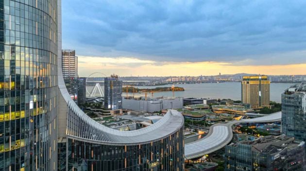 ¡Hermoso apartamento con vista a la ciudad y al lago Jinji en ...