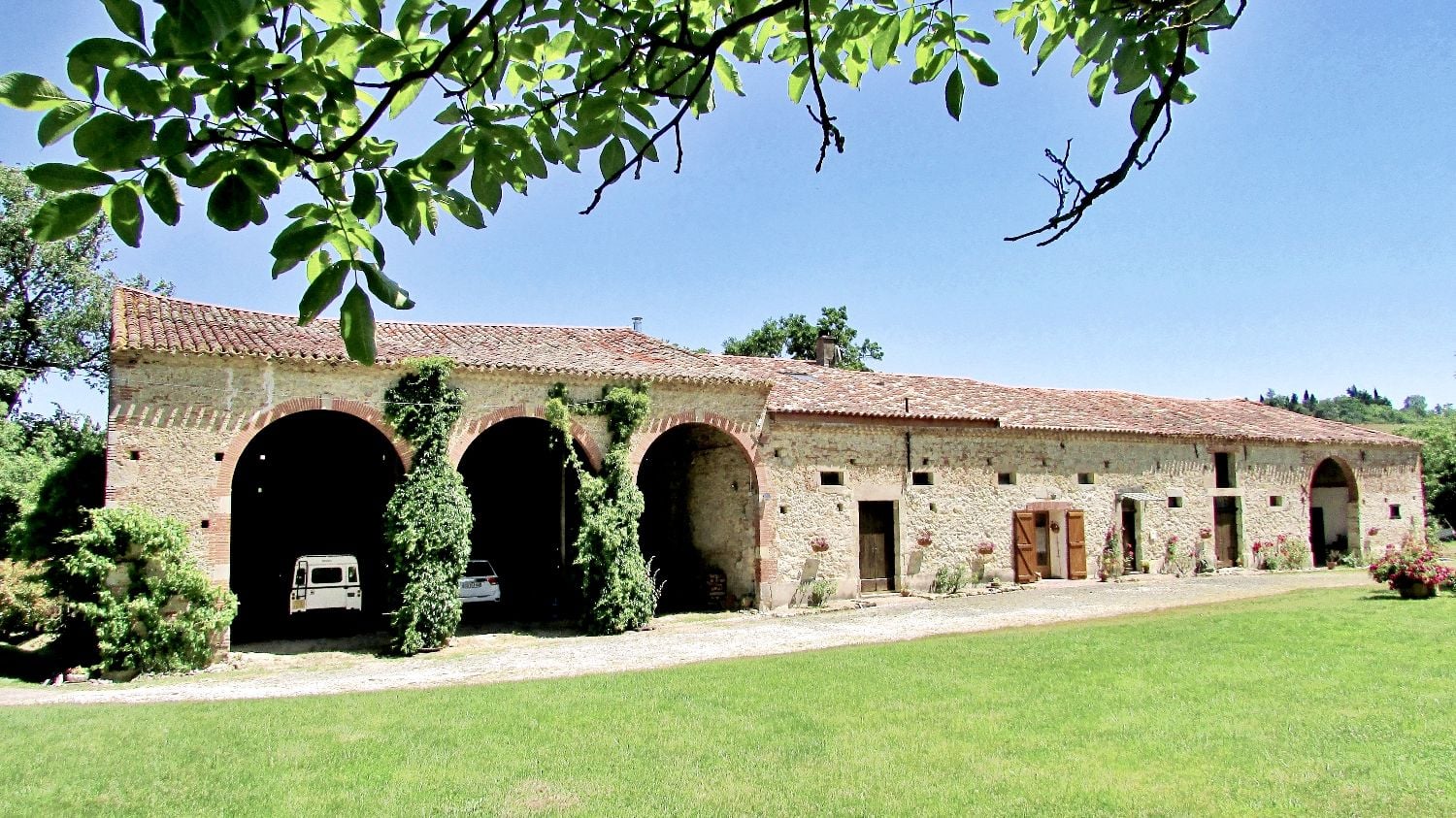 In Pascot - apartment between Toulouse and Carcassonne in historic Lauragais farm