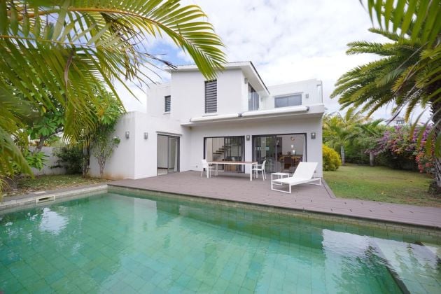 SUPERBA VILLA ARREDATA CON 4 CAMERE DA LETTO VICINO AL MARE A TROU AUX ...