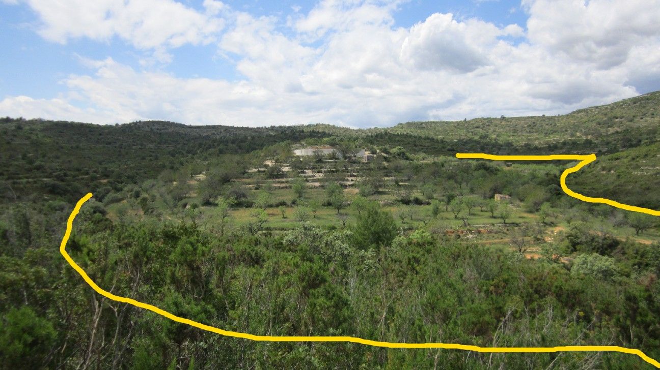 Terreno exclusivo en España con vista al mar, licencia de construcción y pozo – ¡Perfecto para inversión o villa privada!