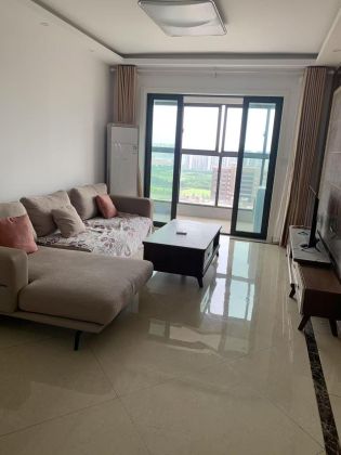 near to zhong nan street subway station cleaning flat 