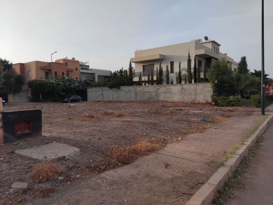 A vendre : Terrain 400 m² pour villa 3 façades / 2 ...