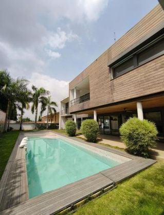 vendita di una magnifica villa duplex in una città vicino alla ...