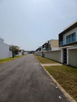 GRAND BASSAM MODESTE  VENTE : 5pieces+1dependance (neuf).