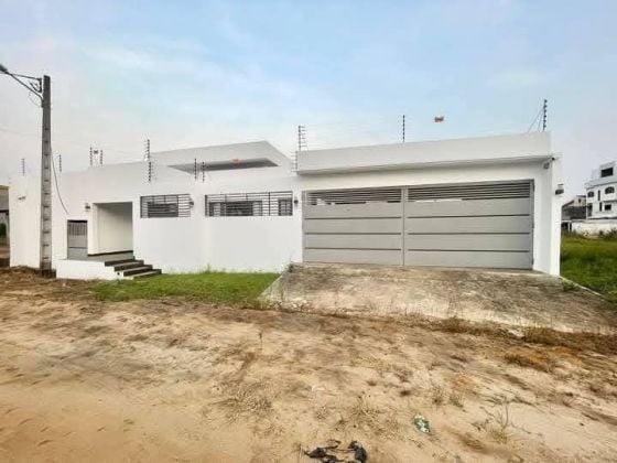 BELLE VILLA DUPLEX DE 05 PIECES EN VENTE GRAND-BASSAM 