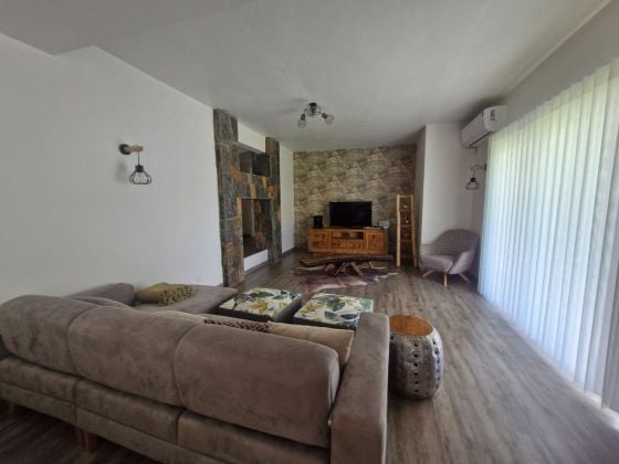 Charming & modern individual villa for rent in black river west coast!