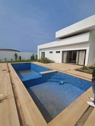 Sale of a low-rise T4 villa in Bassam