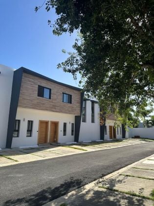 PROJECT OF MODERN TOWNHOUSES READY TO ENJOY, LOCATED WITHIN THE WHITE ...