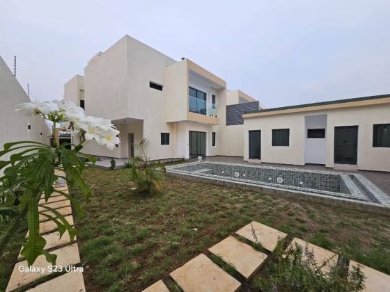 Magnificent, high-end duplex right next to the home of Ivorian ...