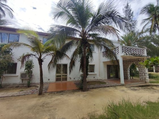 Grande Propriété Arborée avec Villas, Piscine et ...