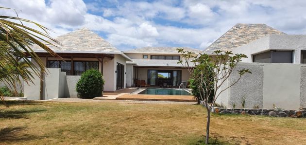 SOMPTEUSE VILLA DE 4 CHAMBRES À COUCHER À VENDRE- SECTEUR ...