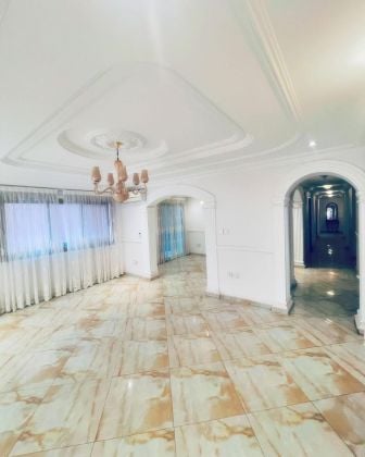 APPARTAMENTO DI ALTO STANDARD CON 3 CAMERE DA LETTO IN AFFITTO A BASTOS 