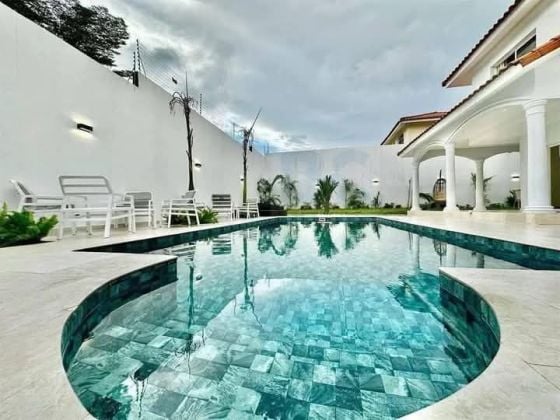 Sale of a T7 triplex villa in COCODY Riviera Abatta in a city 