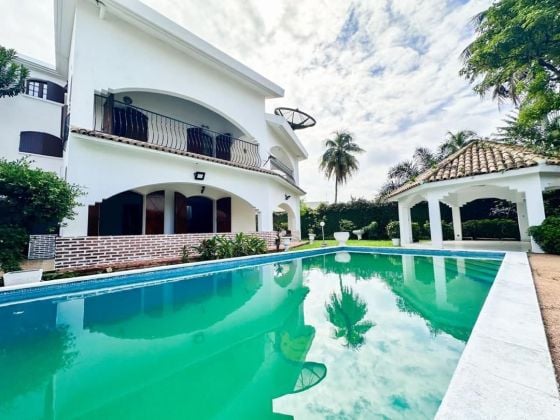 For sale 12-room villa + swimming pool Cocody 2 Plateaux Vallon