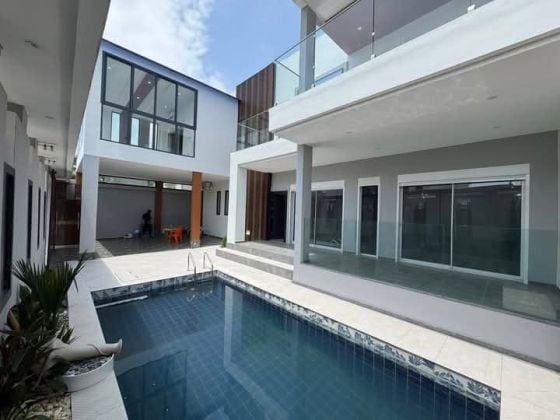 For sale luxury 8-room villa + swimming pool Bassam Cité Rosier 