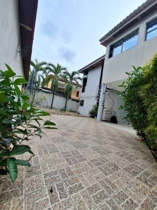 Belle villa de 7 pièce à vendre dans une cité ...