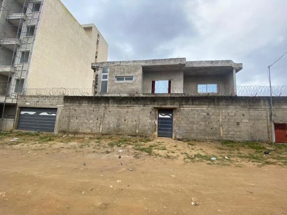 Villa duplex de 8 pièce sur 840 m2 a vendre angré chu ...