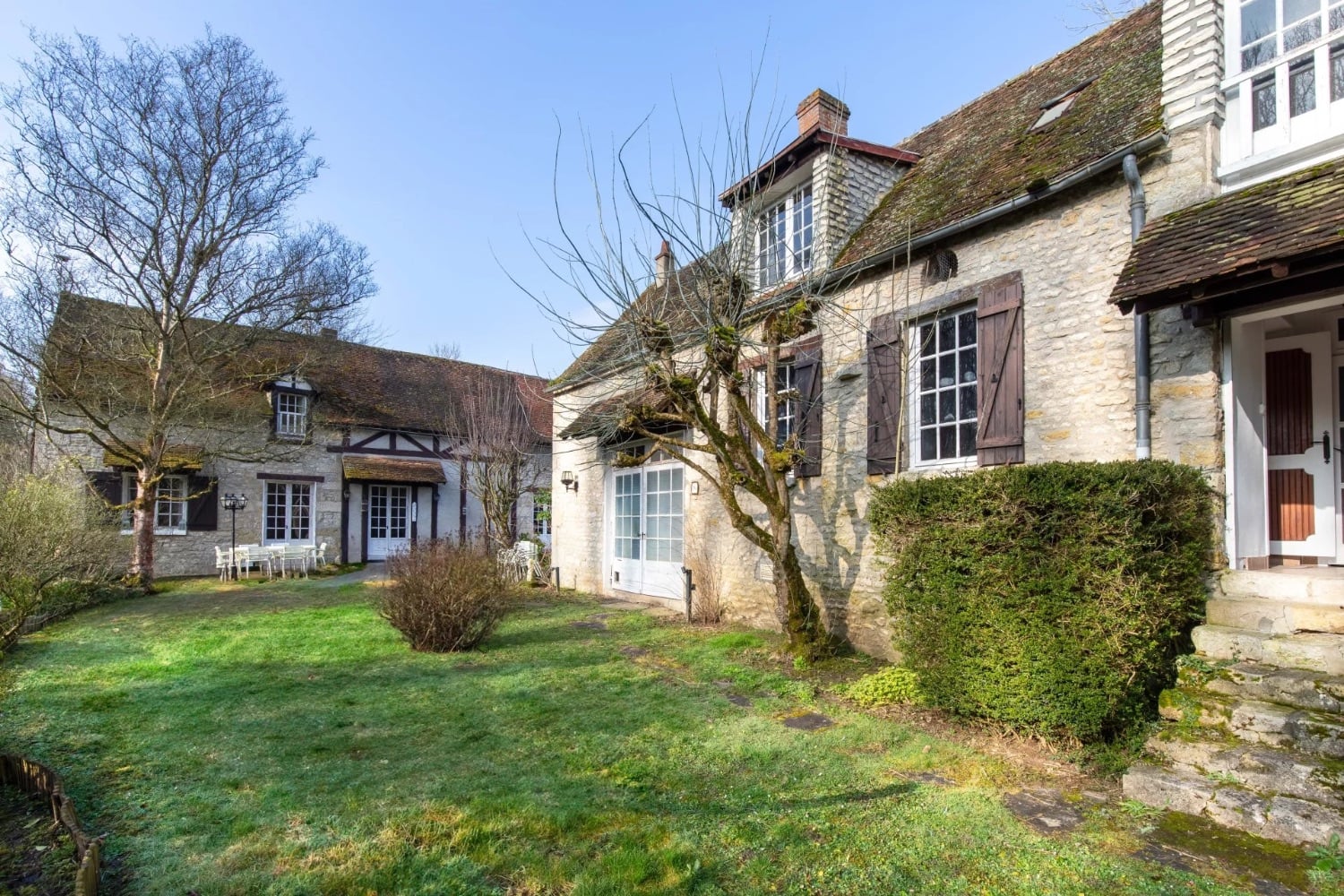 Beautiful Property in a Peaceful Setting with Guest House and Heated Pool