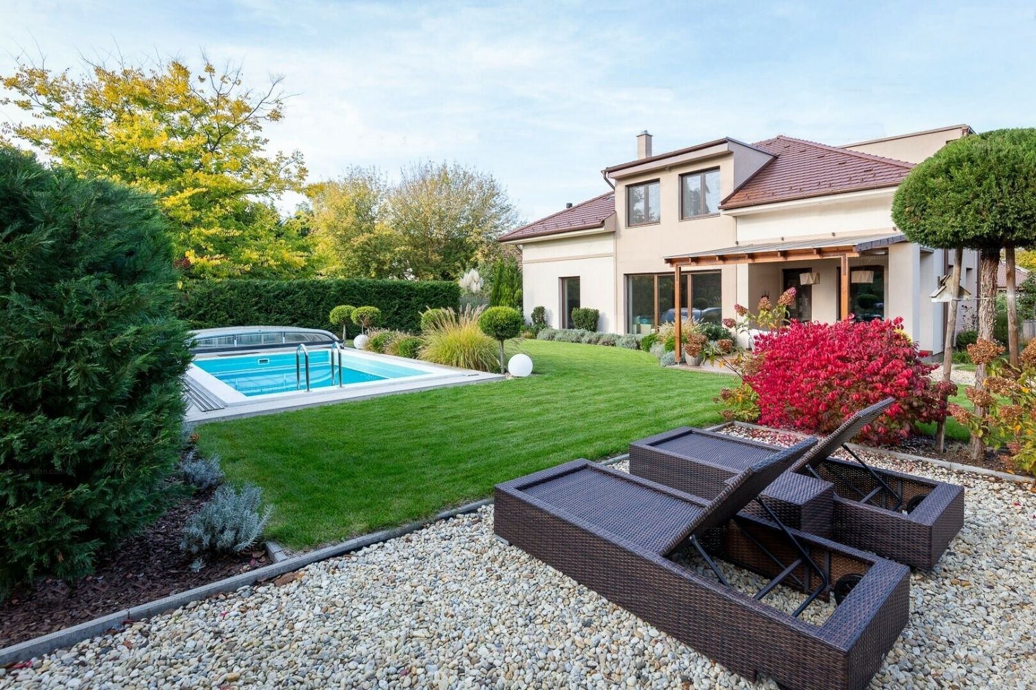 Luxury Family Home for Sale in Gödöllő/Hungary – Quiet Street, Modern Design, Swimming Pool!