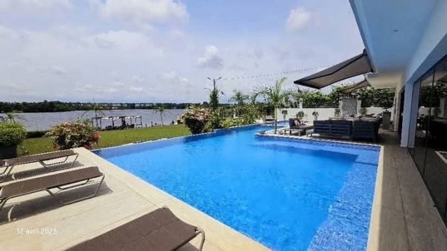 For sale luxurious furnished 8-room villa + swimming pool + boats on the ...