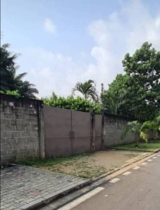 Terreno di 960m2 situato in Riviera 2 per edificazione o residenza 