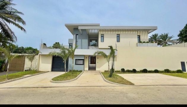 Cocody Danga, una nuova villa duplex di lusso con 10 stanze disponibile 