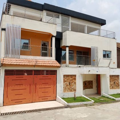 Grande villa duplex haut standing + dépendance à vendre ...