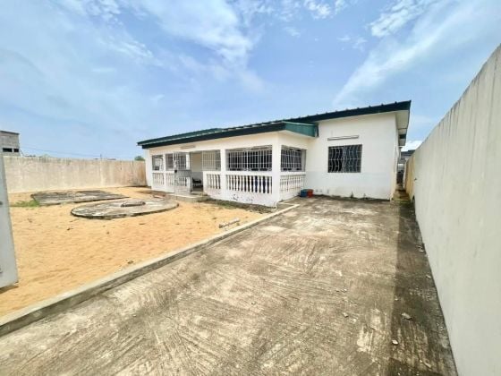 For sale 4-room villa, surface area 700 m2, Bassam, Mockeyville 