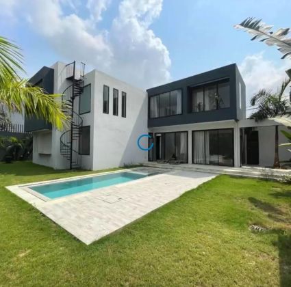 Villa duplex 6P+dépendance avec piscine à vendre 