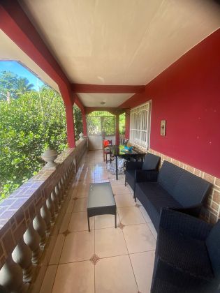 LOUE T4 au 1er étage sur KANI-KELI à 800 euros 