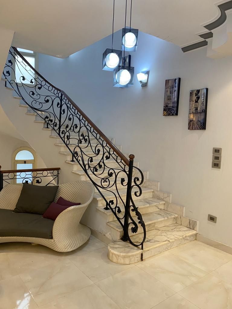 Villa de lujo completamente amueblada con piscina privada en venta en El Shorouk – Complejo Al Nakheel