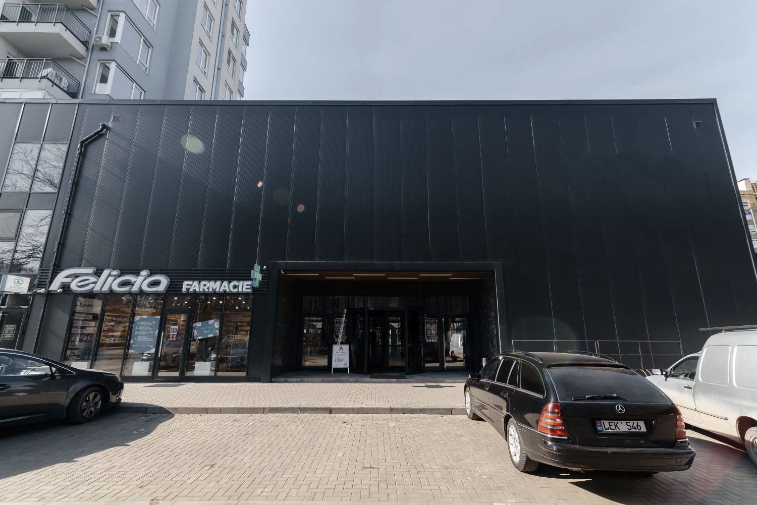 Shopping center - strategic location on the EU border