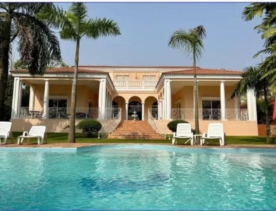 In vendita prestigiosa villa di 8 locali + piscina Cocody Riviera Golf 4 ...