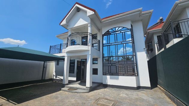 4 Bdrm All En-suite With A Detached SQ