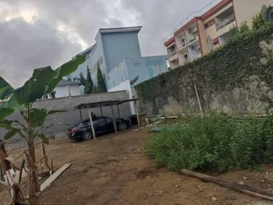 Sale of a 400m² plot of land in Cocody Riviera 3 terre afrique